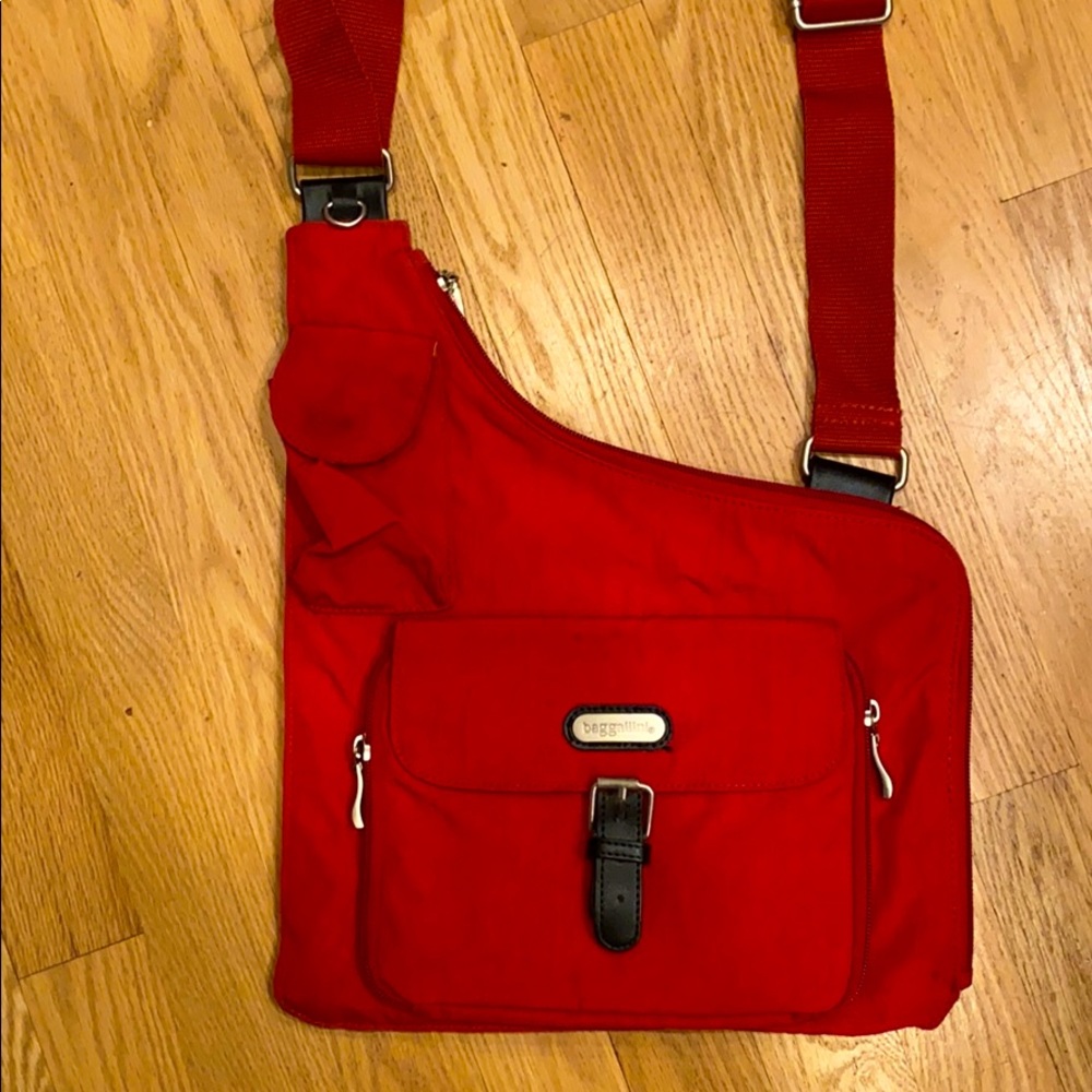 baggallini red crossbody travel purse.